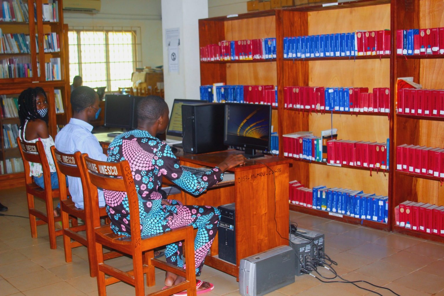 DROIT DE LA PERSONNE ET DE LA DÉMOCRATIE